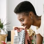 中国品牌FeelinGirl破局欧美塑身衣市场，Y2K复古潮带动情绪消费