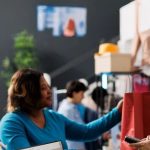 中国制造汽车防冻罩风靡欧美，超八成希腊消费者欧盟外电商购物，俄罗斯新年家居用品需求最高数码均价领跑