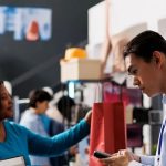 亚马逊宣布取消默认两天处理时效政策，俄罗斯